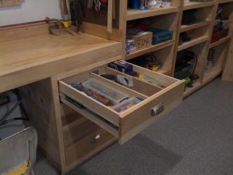 Full
            extension drawers